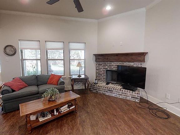 5th image of 213 Water St
