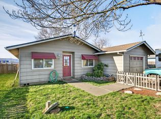 8207 Division Rd, White City, OR 97503