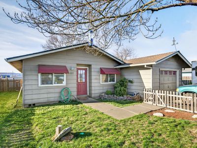 8207 Division Rd, White City, OR, 97503