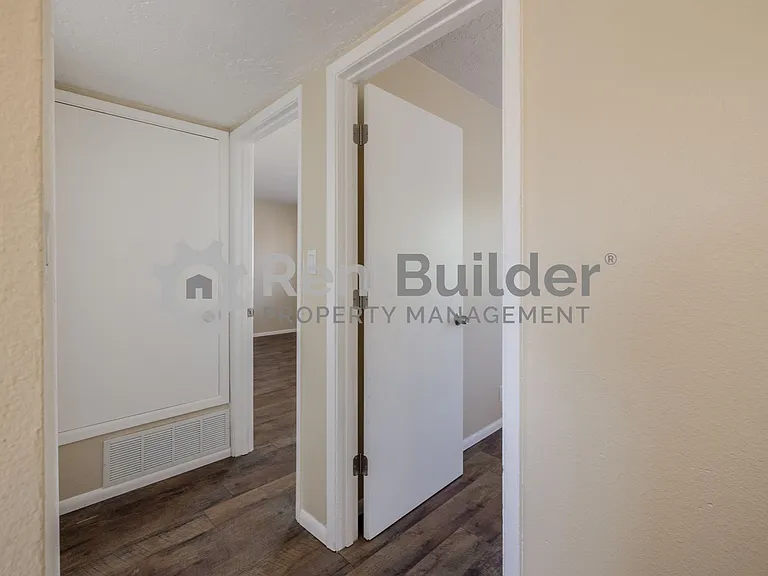 301 Geraldine Loop SE — Photo 11