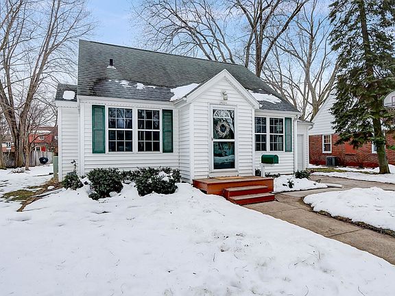3rd image of 7021 Elmwood Ave