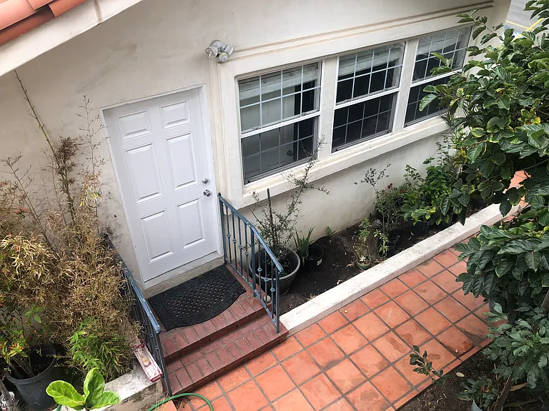 12621 Victoria Ave — Photo 3