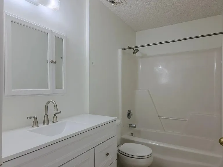 2708 Oak Park Ct — Photo 9