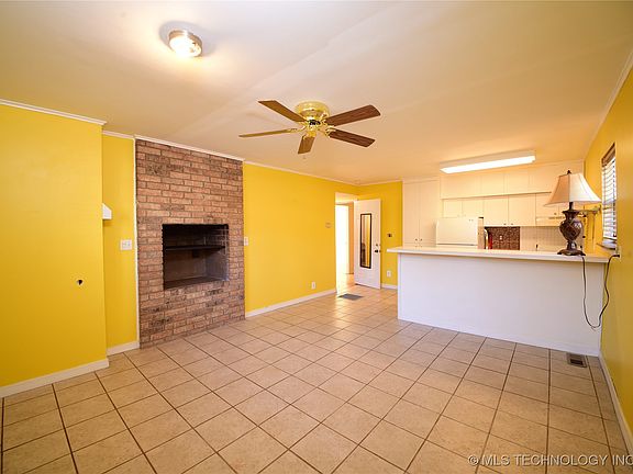 2nd image of 1002 E 15th St #1