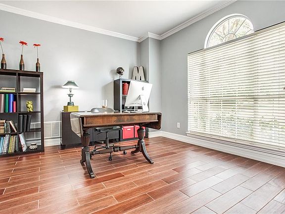 5th image of 1817 Bay Hill Dr