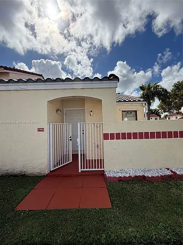 2901 San Remo Cir Photo 1