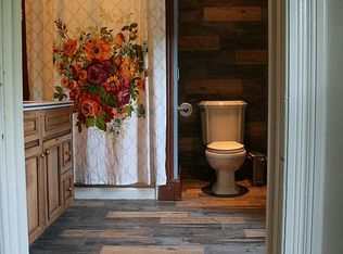 8833 W Mequon Rd, Mequon, WI 53097