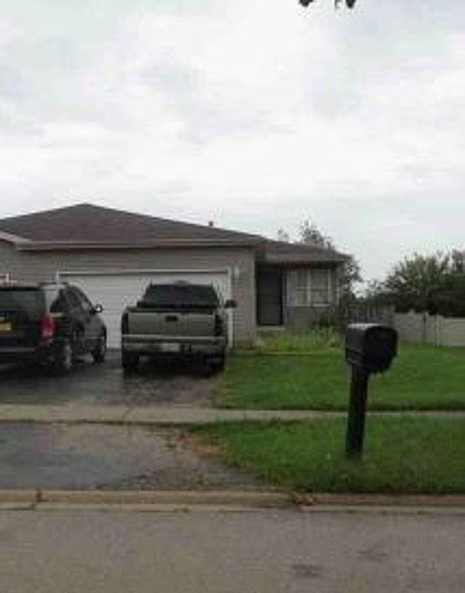2nd image of 916 Laurel Dr