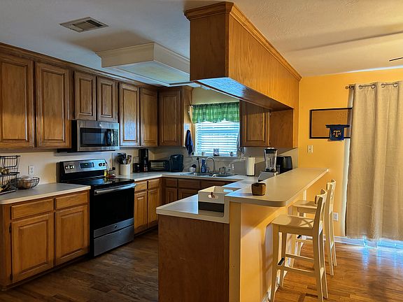 3rd image of 2410 Carnation Ct