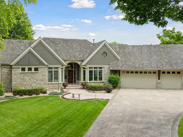 1280 Zircon Ln N, Plymouth, MN 55447