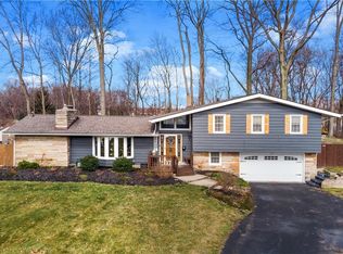 7506 Hollycroft Ln, Mentor, OH 44060