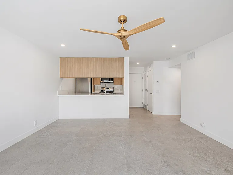 Tennis Court Apartments — Photo 14