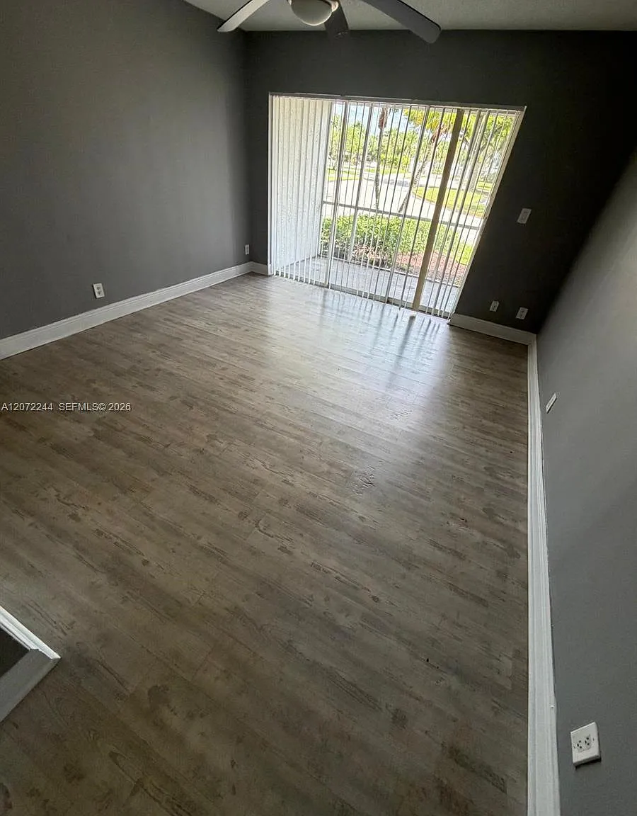 Sun Vista Gardens Condo — Photo 1