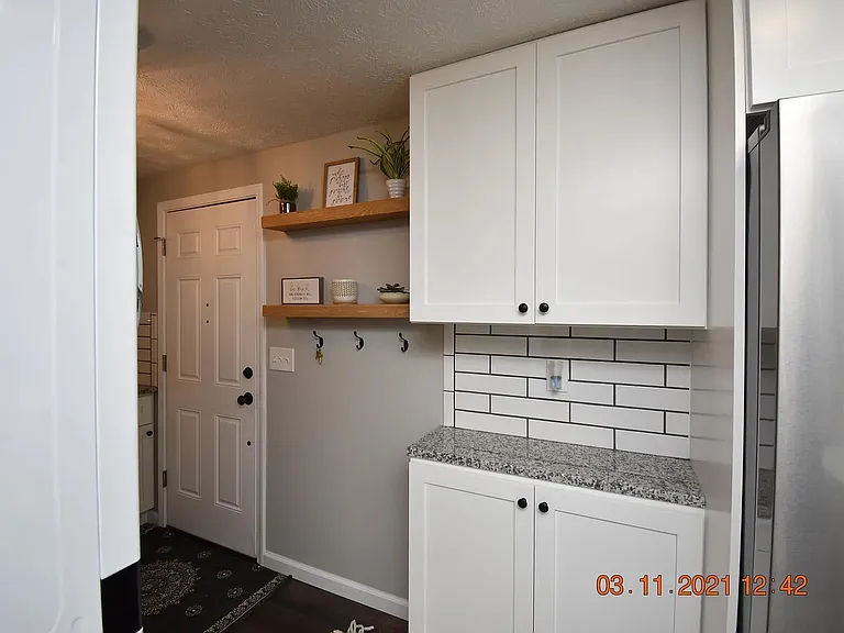 722 S Poplar St — Photo 4