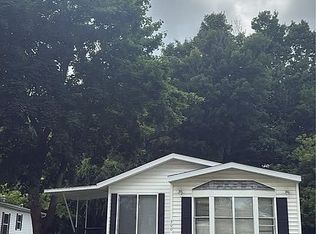 300 Cambridge Dr, Dimondale, MI 48821