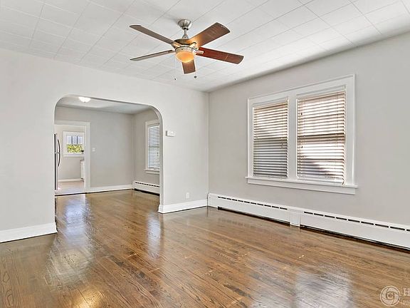 4th image of 717 W Pacific Ave