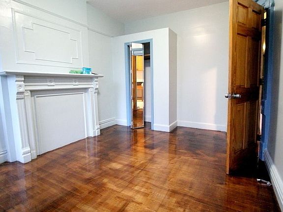 3rd image of 806 Bergen St #2FR