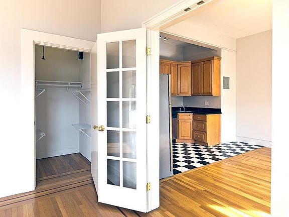 2nd image of 592 Vallejo St #1