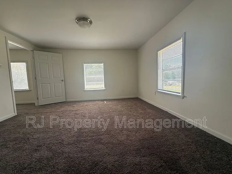 3742 Berry Ln — Photo 4