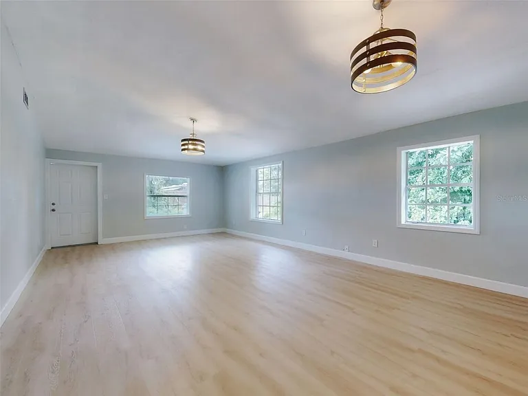 1103 Washington St — Photo 5