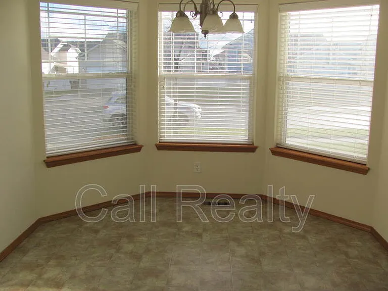 1706 W Tieton — Photo 4