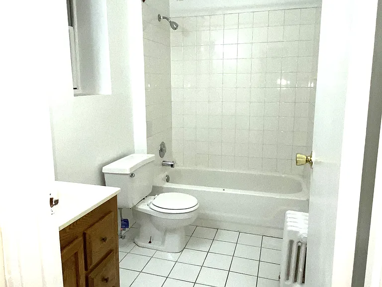 1204 W Addison St #2W — Photo 6