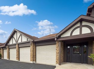 524 Banyon Ln APT B, La Grange, IL