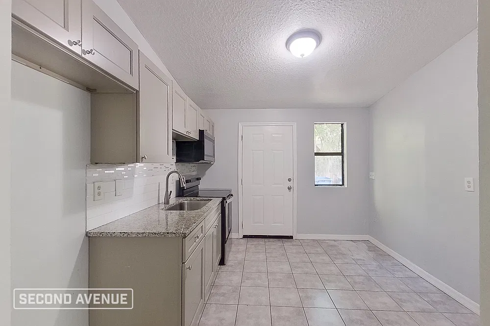 4 bed, 2.0 bath, 1400 sqft, $1,585 — Photo 4