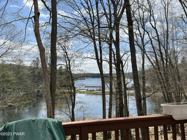 801 Widgeon Ct, Lords Valley, PA 18428