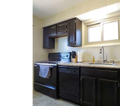 3rd image of 15720 Muskingum Blvd