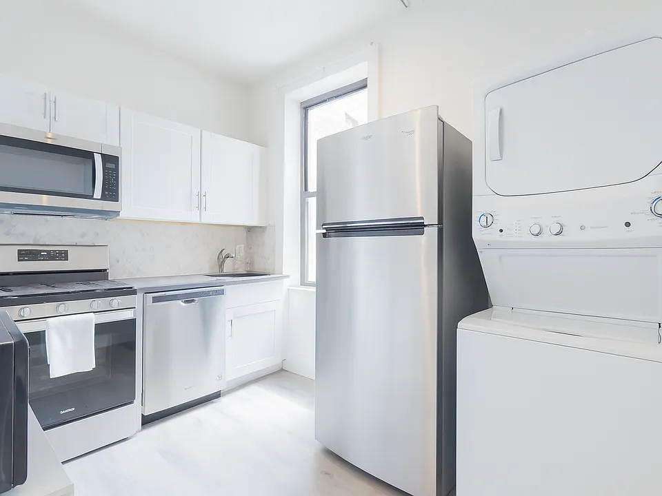 Kitchen with washer/dryer