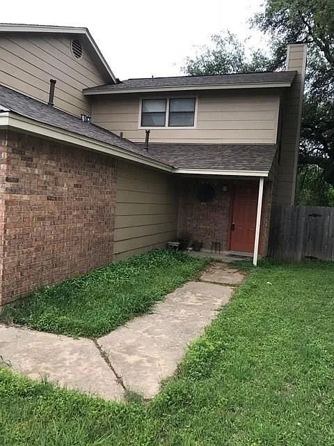2 bed, 1.5 bath, 2188 sqft, $1,700 — Photo 2
