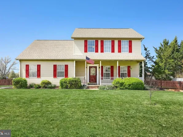 56 Preakness St, Hanover, PA 17331