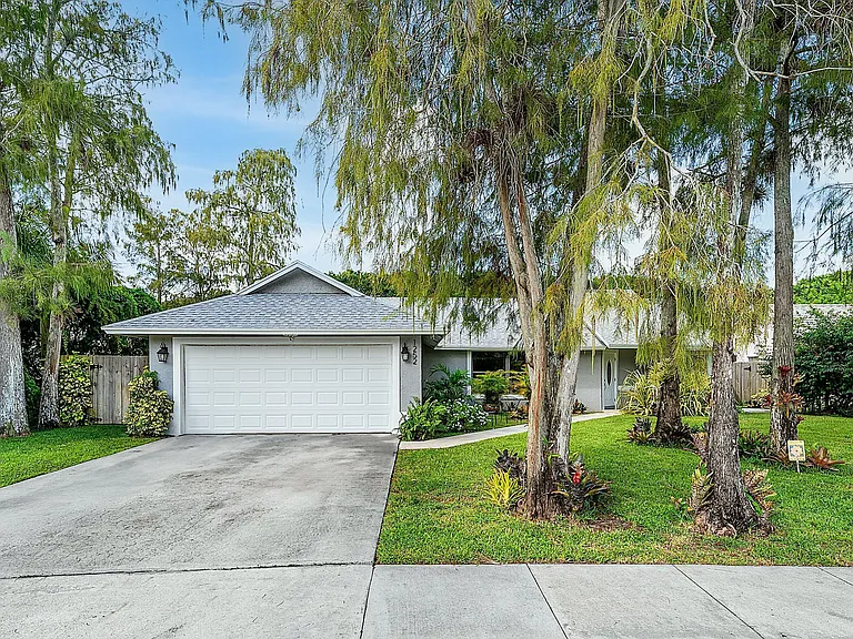 1252 Raintree Ln — Photo 1