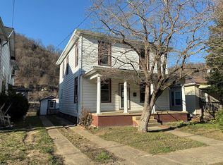 604 5th Ave, Montgomery, WV 25136