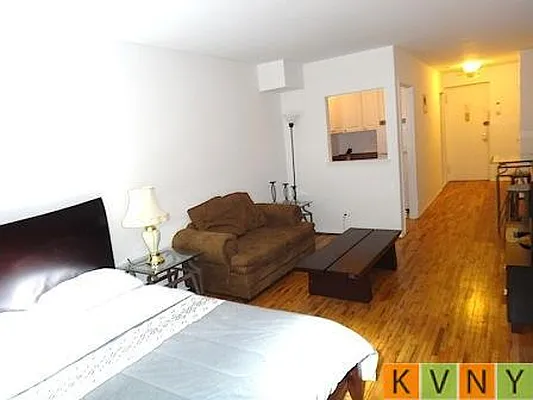 Rented by KVNY Soho | media 30