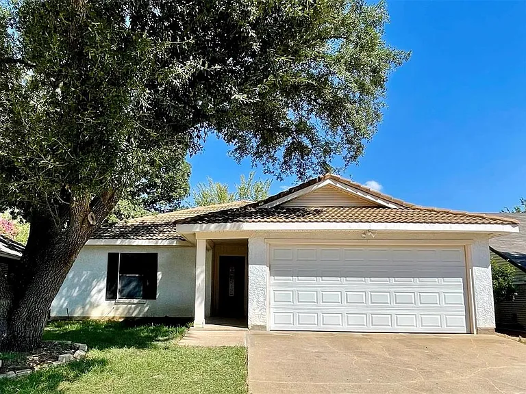 5704 Sterling Green Trl — Photo 12