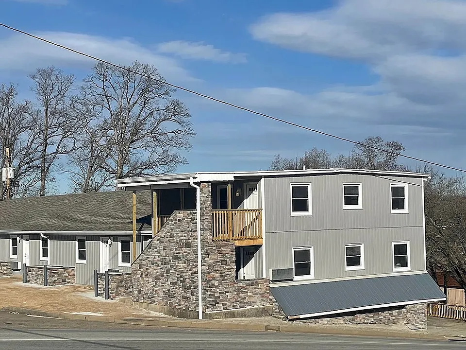 102 N 5th St