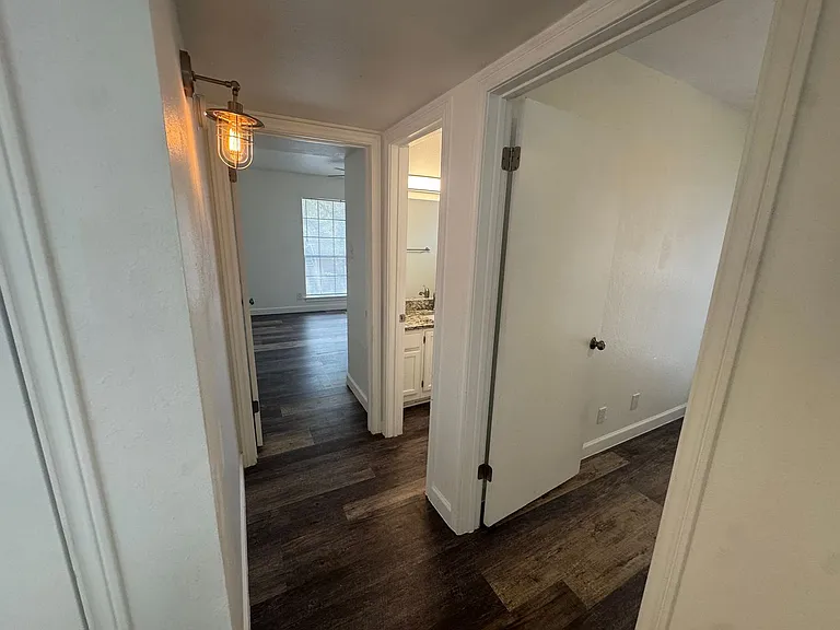 8611 Datapoint Dr #32 — Photo 16
