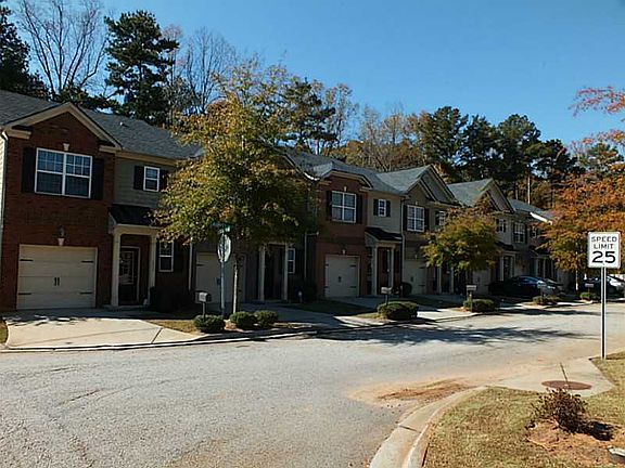 3rd image of 824 Hughes Trce