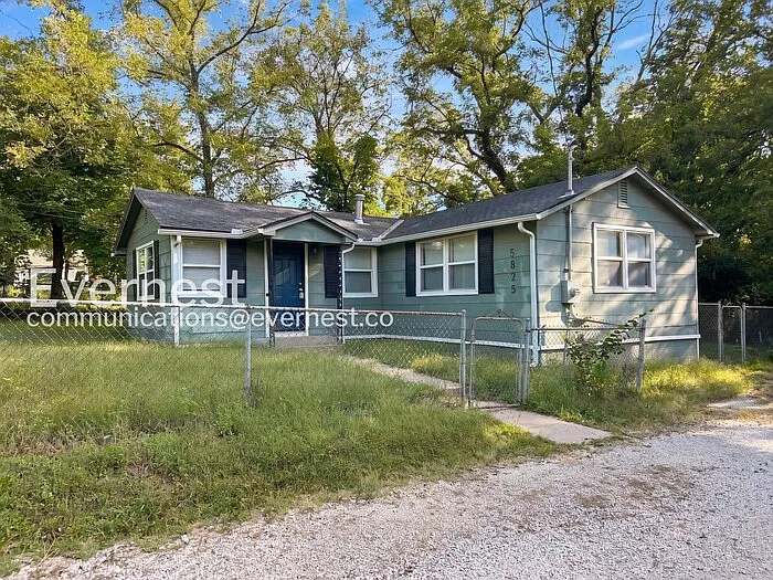 2 bed, 1.0 bath, 768 sqft, $1,200 — Photo 1
