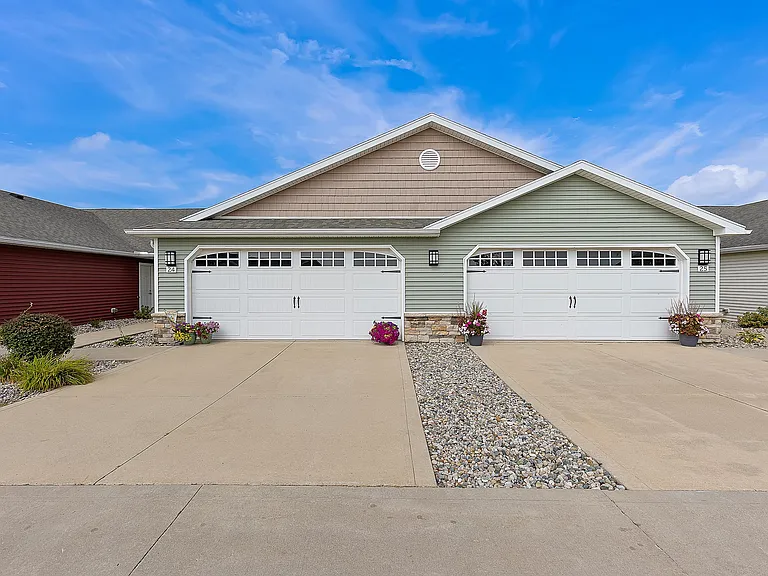 Redwood Perrysburg Woodmont Drive — Photo 1