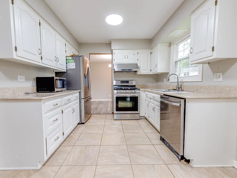 5S735 Park Meadow Dr — Photo 6