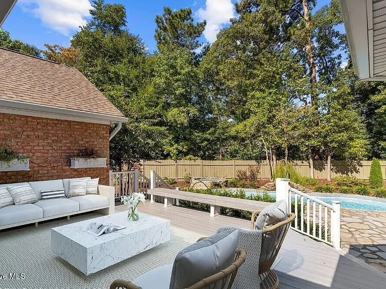 8825 Sawmill Creek Ln — Photo 17