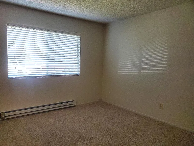 Emerald Gardens Apartments — Photo 6