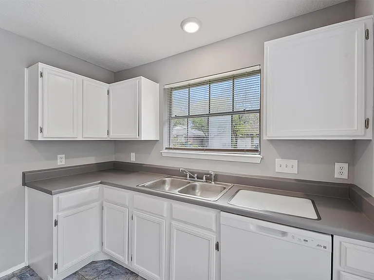 22101 Moss Falls Ln — Photo 10