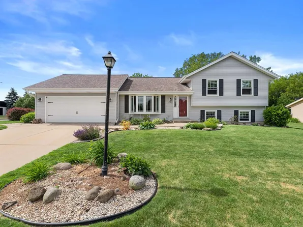N49W14033 Brook Falls DRIVE, Menomonee Falls, WI 53051