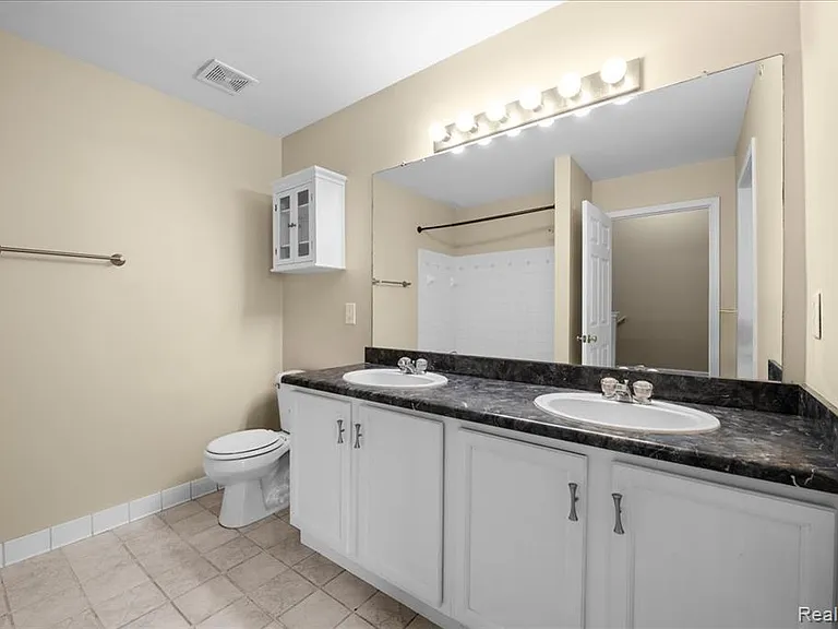 22684 Goddard Rd — Photo 16