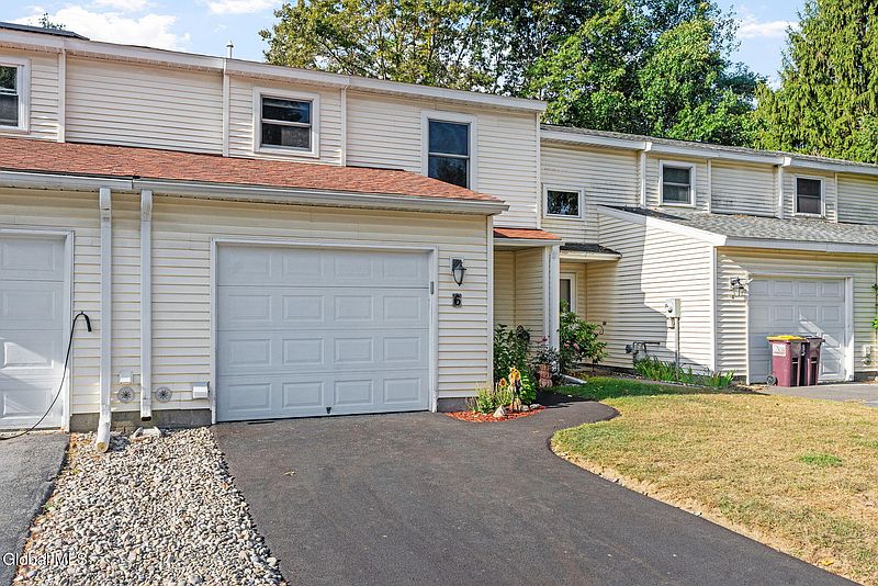 2nd image of 6 Heartwood Court