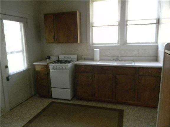 3rd image of 531 W Main